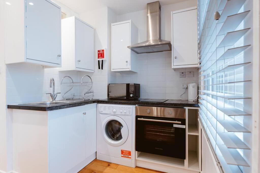 Your Lovely Studio Flat- West3 Лондон Екстер'єр фото