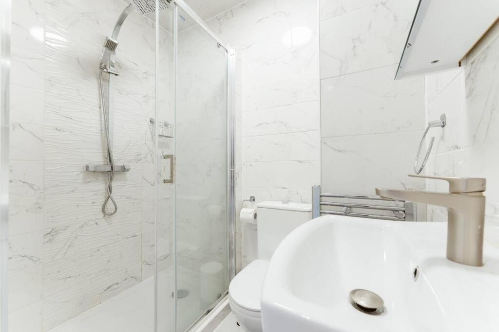 Your Lovely Studio Flat- West3 Лондон Екстер'єр фото