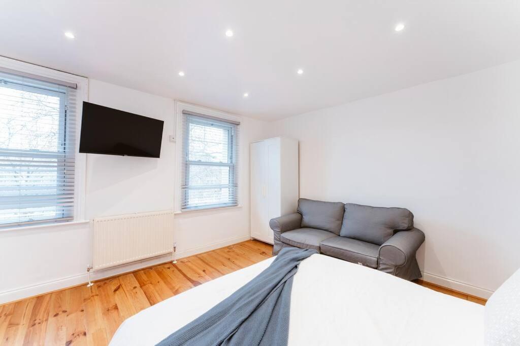 Your Lovely Studio Flat- West3 Лондон Екстер'єр фото